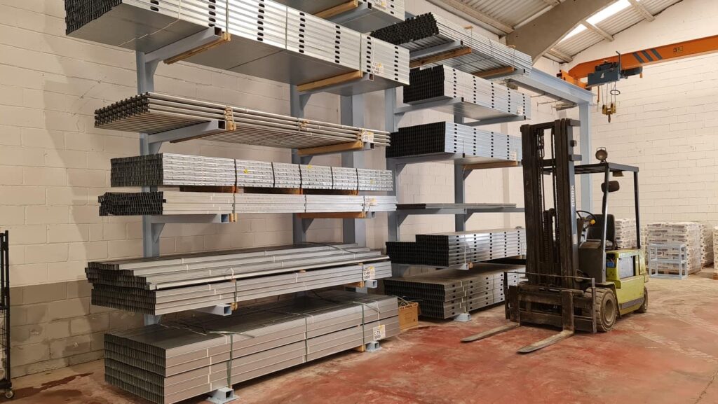 Almacenaje de materiales de cartón yeso en Sevilla