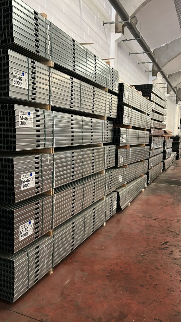 Almacén de materiales de cartón yeso en Sevilla